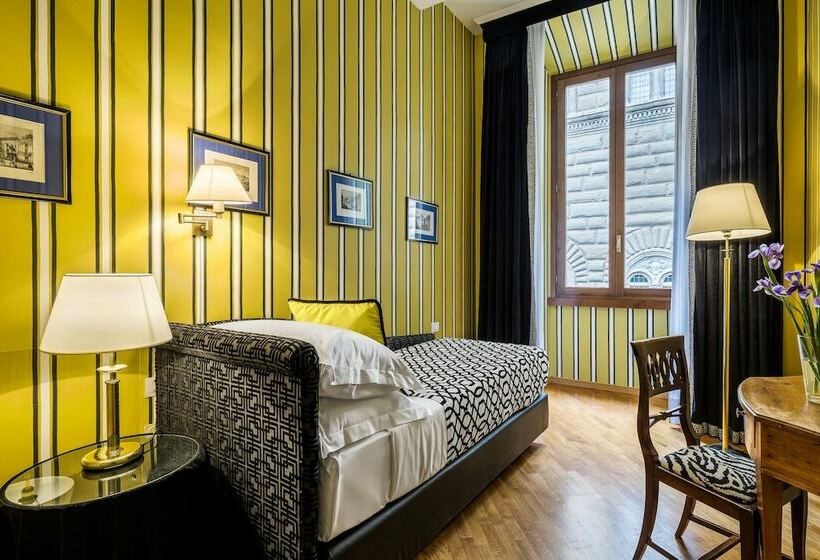 اتاق استاندارد یک نفره, Room Mate Isabella