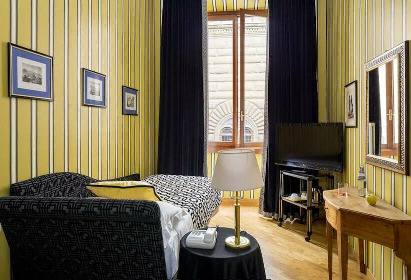 اتاق استاندارد یک نفره, Room Mate Isabella