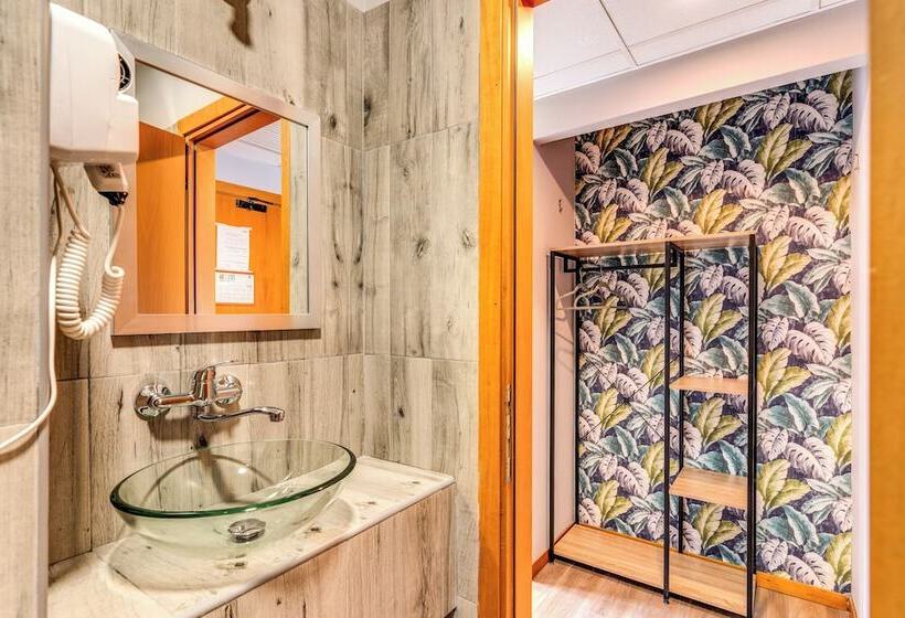 חדר סטנדרט לשלושה, Scheppers