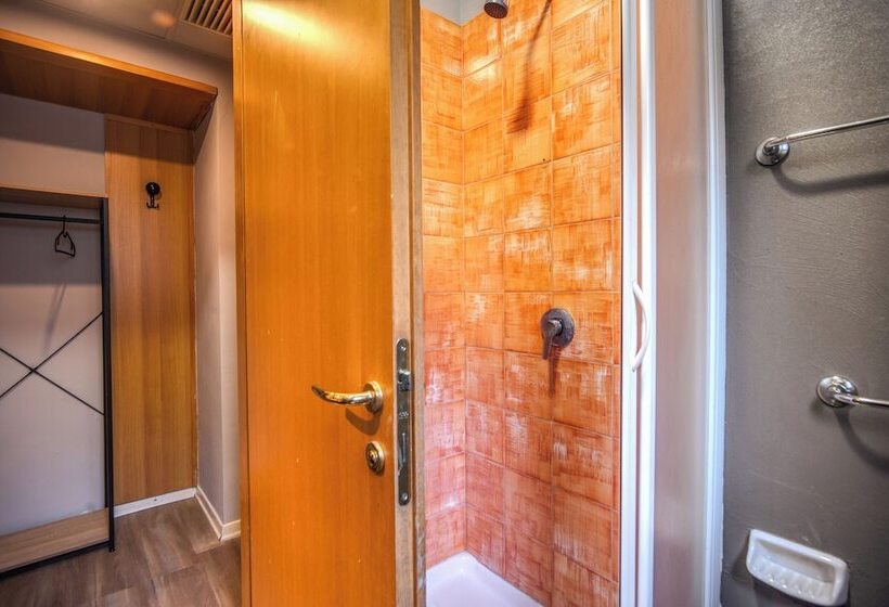 חדר סטנדרט לשלושה, Scheppers