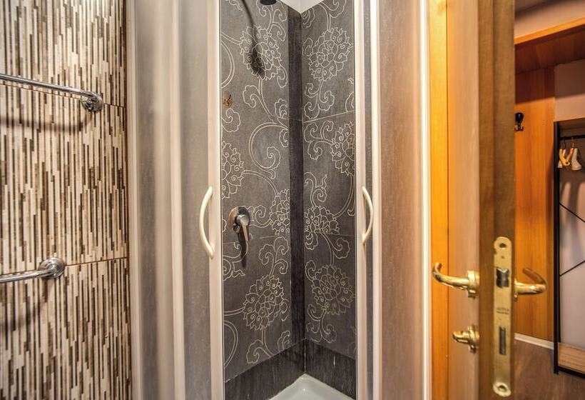 חדר סטנדרט לשלושה, Scheppers