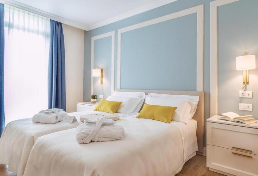 Номер Стандарт с Балконом, Sky Pool Hotel Sole Garda