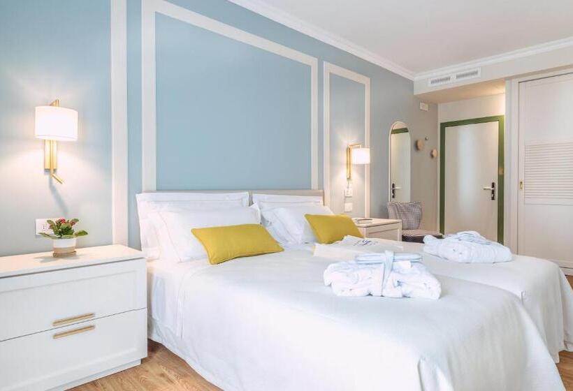 Трехместный Номер Стандарт с Балконом, Sky Pool Hotel Sole Garda