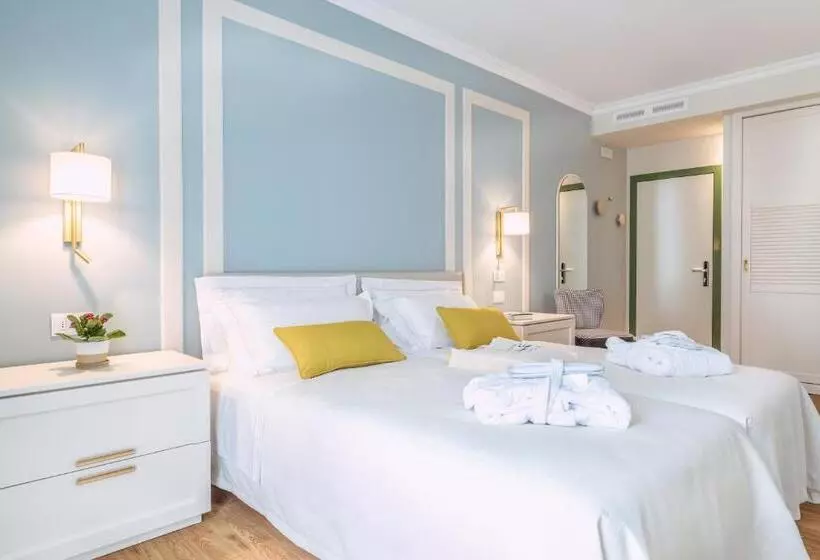 Standard Kolmen Hengen Huone Parveke, Sky Pool Hotel Sole Garda