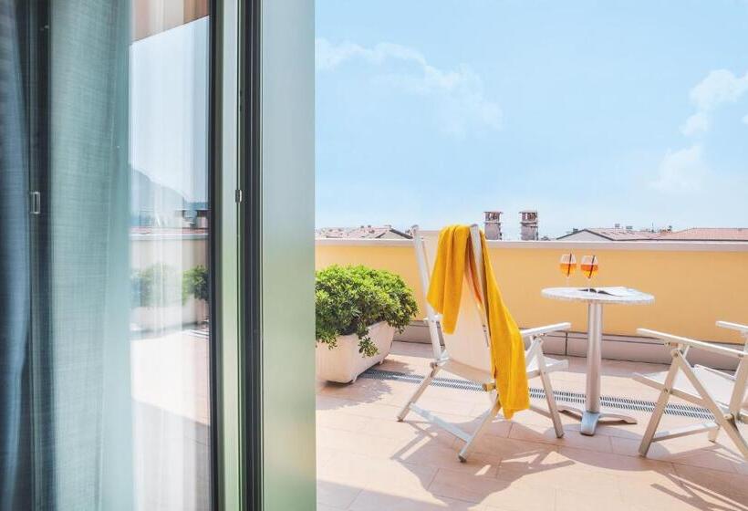 Superior room with lake view, Sky Pool Hotel Sole Garda