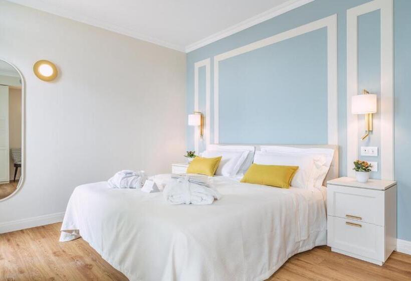 Superior room with lake view, Sky Pool Hotel Sole Garda