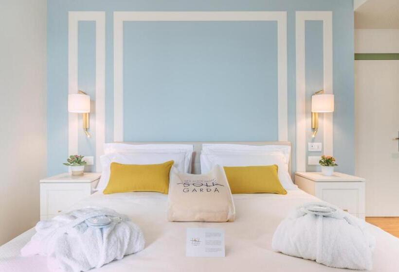 Superior room with lake view, Sky Pool Hotel Sole Garda