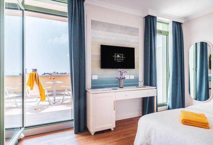 Superior room with lake view, Sky Pool Hotel Sole Garda