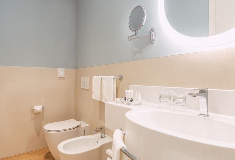 Superior room with lake view, Sky Pool Hotel Sole Garda