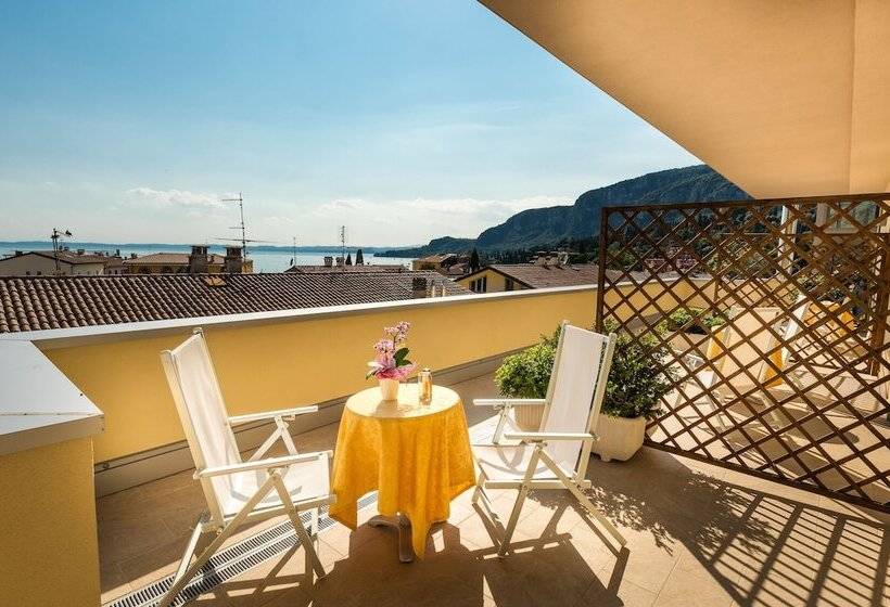 Superior room with lake view, Sky Pool Hotel Sole Garda