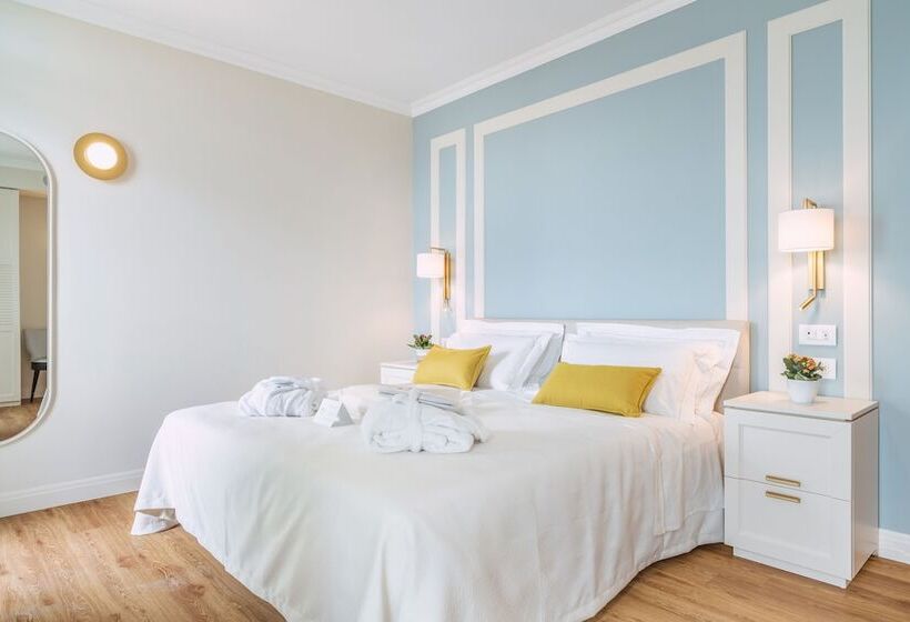 Superior room with lake view, Sky Pool Hotel Sole Garda