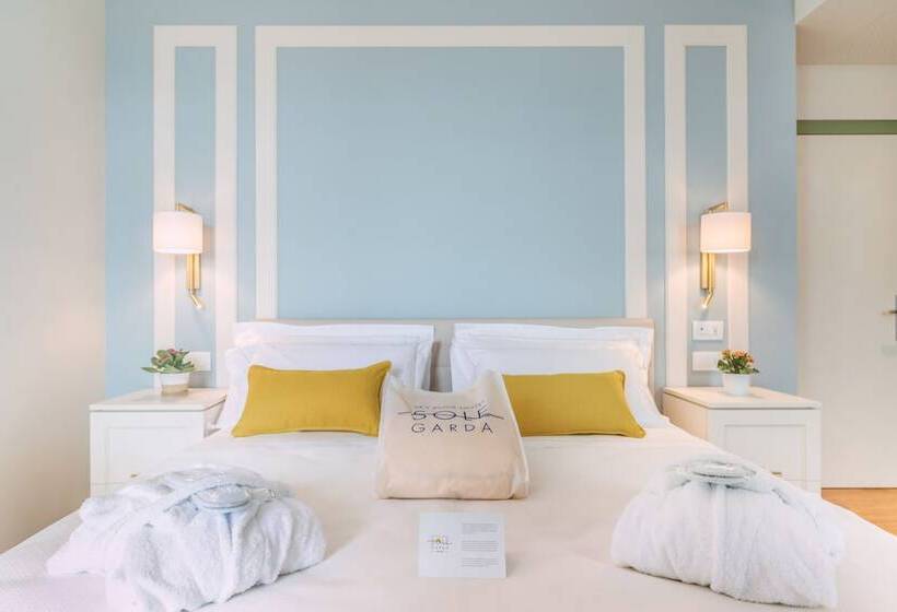 Superior room with lake view, Sky Pool Hotel Sole Garda