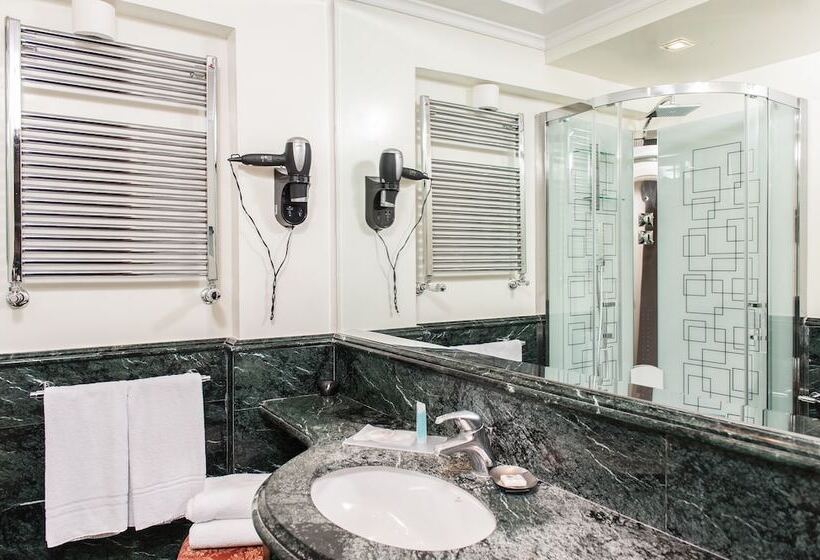 استودیو خانوادگی, Trilussa Palace Hotel Congress & Spa