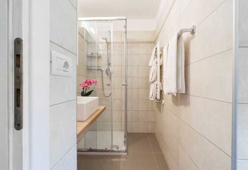 غرفة قياسية, Villa Albertina