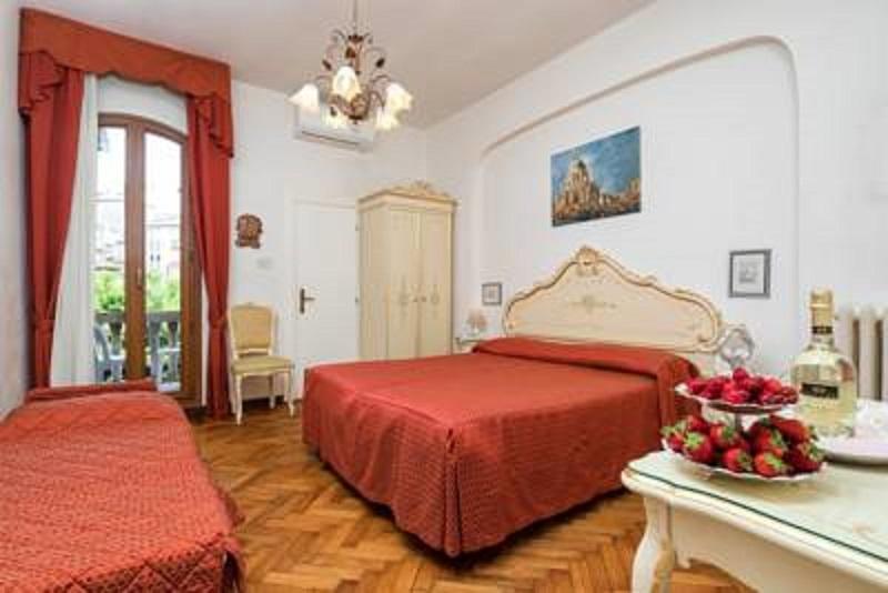 غرفة قياسية ثلاثية, Villa Albertina