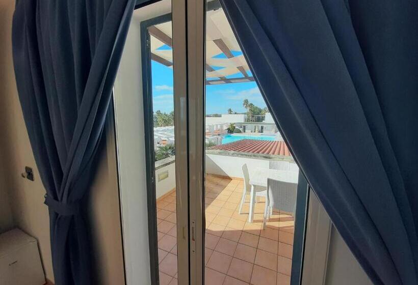 חדר סופריור עם מרפסת, Messapia Hotel & Resort