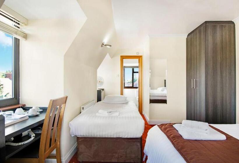 Семейный Номер Deluxe, The Brent Hotel   London   Wembley