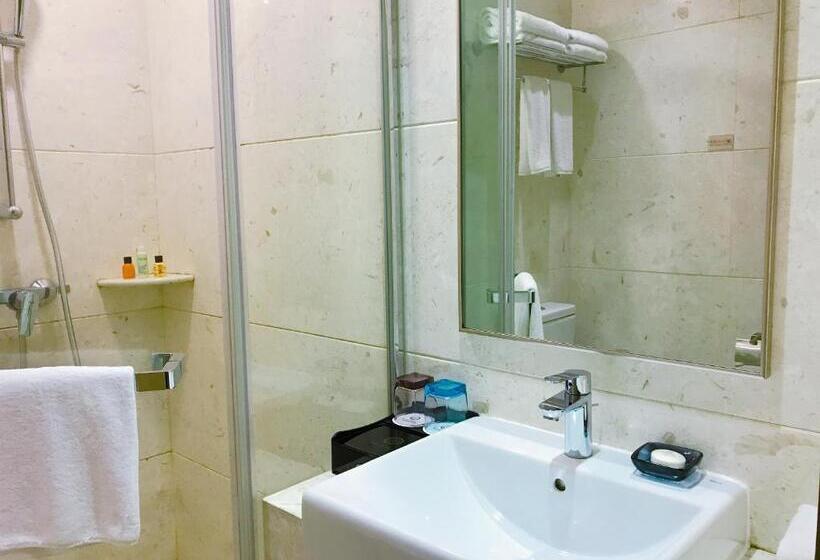 غرفة قياسية, The Pearl Boutique