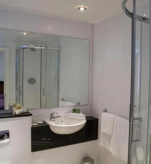 Номер Стандарт, Britannia  Leeds Bradford Airport