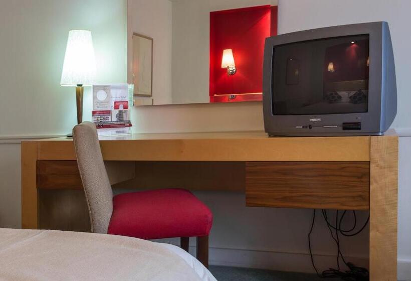 Номер Стандарт, Britannia  Leeds Bradford Airport