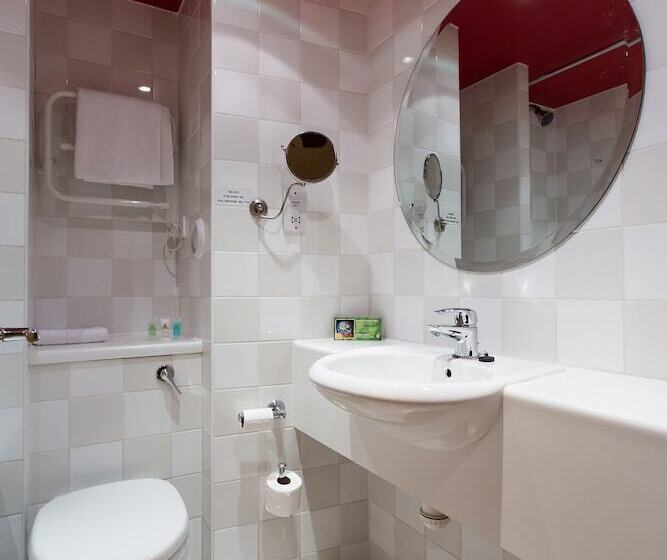 Номер Стандарт, Britannia  Leeds Bradford Airport