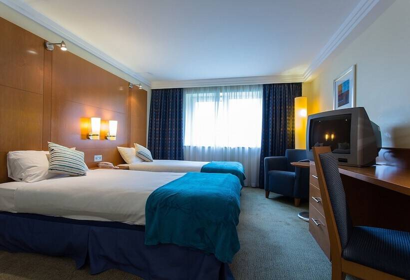 Номер Стандарт, Britannia  Leeds Bradford Airport