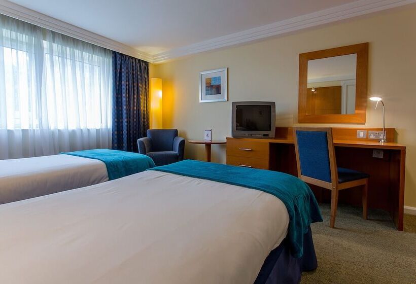 Номер Стандарт, Britannia  Leeds Bradford Airport