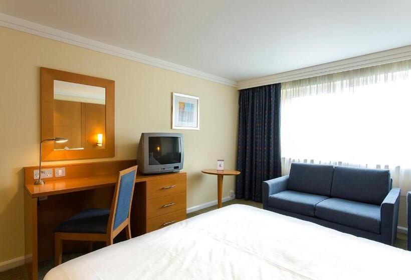 Номер Стандарт, Britannia  Leeds Bradford Airport