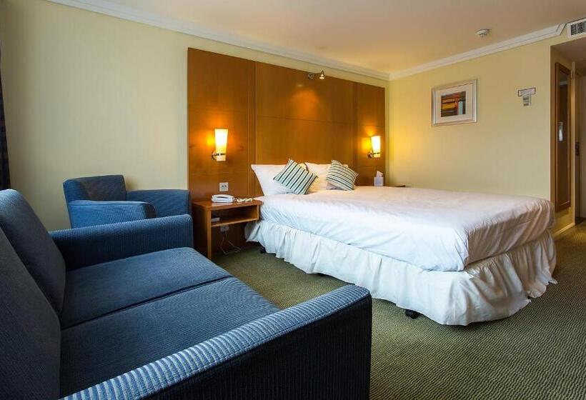 Номер Стандарт, Britannia  Leeds Bradford Airport