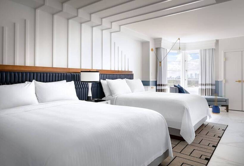 ２ダブルベッドのスタンダードルーム, Cadillac Hotel & Beach Club, Autograph Collection