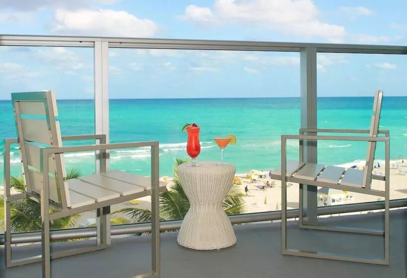 ２ダブルベッドのスタンダードルーム, Cadillac Hotel & Beach Club, Autograph Collection