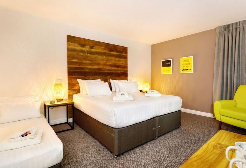 Семейный Номер, Cedar Court Bradford