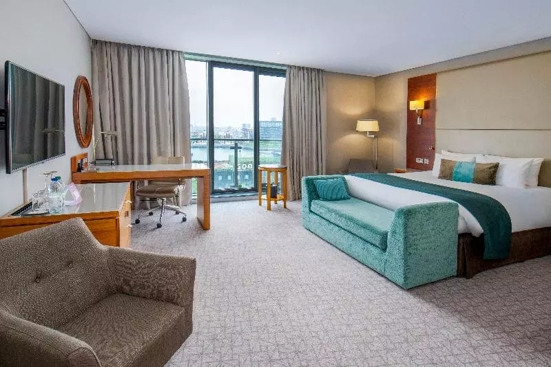 キングサイズベッドのジュニアスイート, Crowne Plaza London   Docklands, An Ihg