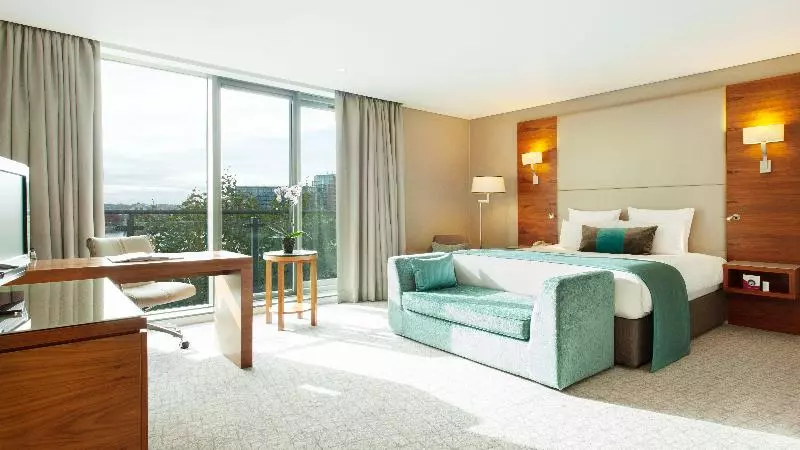 キングサイズベッドのジュニアスイート, Crowne Plaza London   Docklands, An Ihg