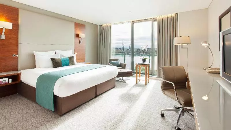 キングサイズベッドのジュニアスイート, Crowne Plaza London   Docklands, An Ihg