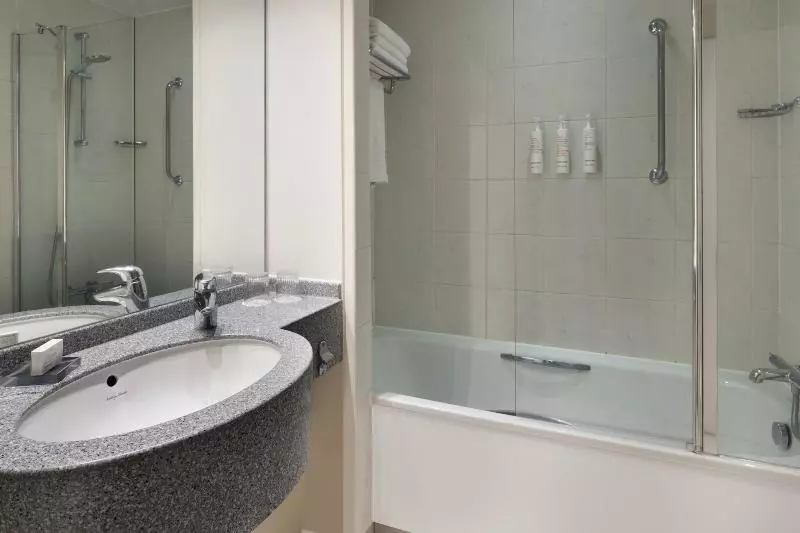 キングサイズベッドのデラックスルーム, Delta Hotels By Marriott Waltham Abbey
