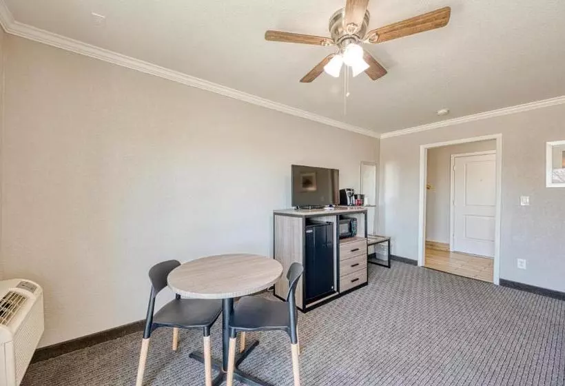 اتاق لوکس با چشم‌انداز شهر, Harbor House Inn