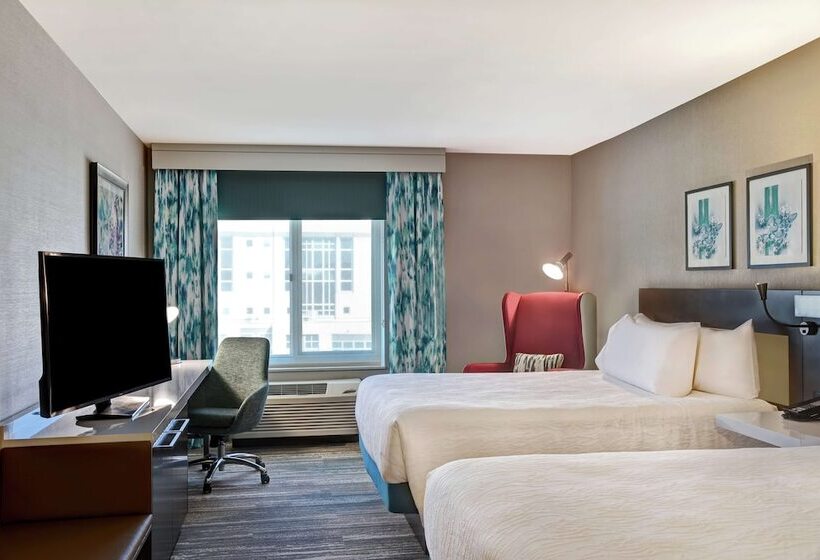 غرفه قياسيه سريرين مزدوجين, Hilton Garden Inn Kansas City