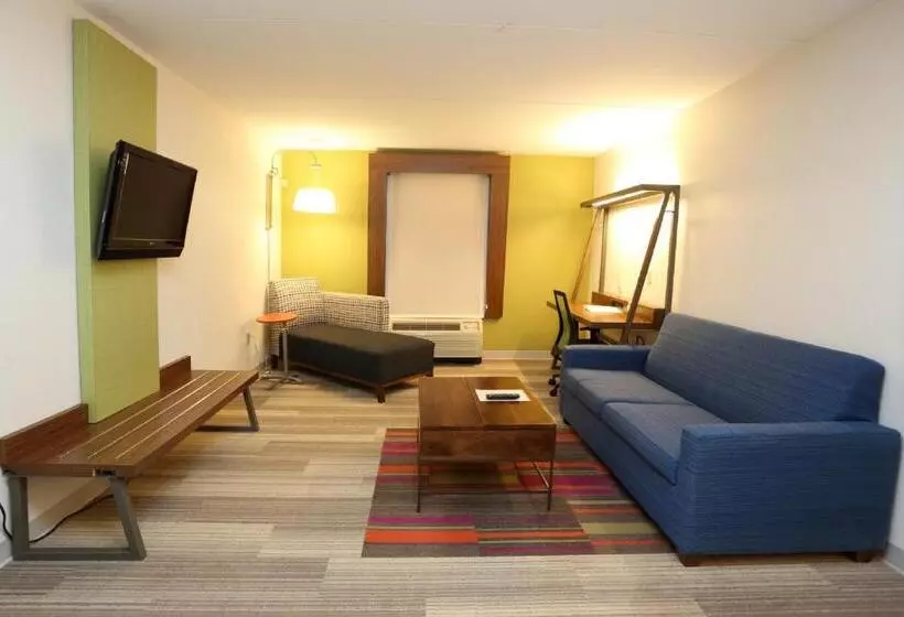 سوییت, Holiday Inn Express & Suites Newport News, An Ihg