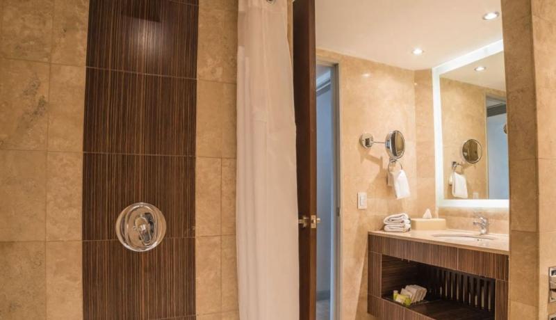 חדר סופריור עם מיטת קינג, Holiday Inn Guadalajara Select, An Ihg