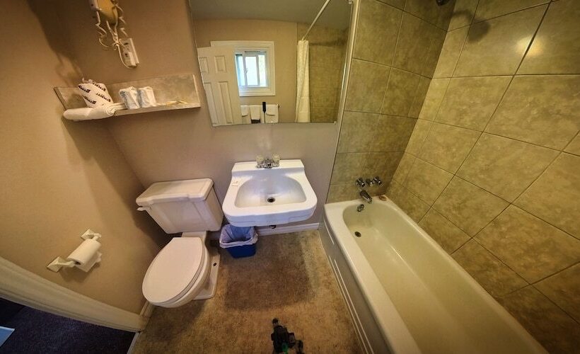 标准间带双人床, Maple Leaf Inn