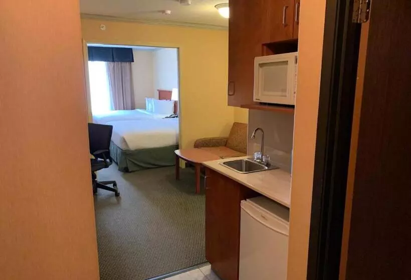 سوییت, Merit Hotel & Suites