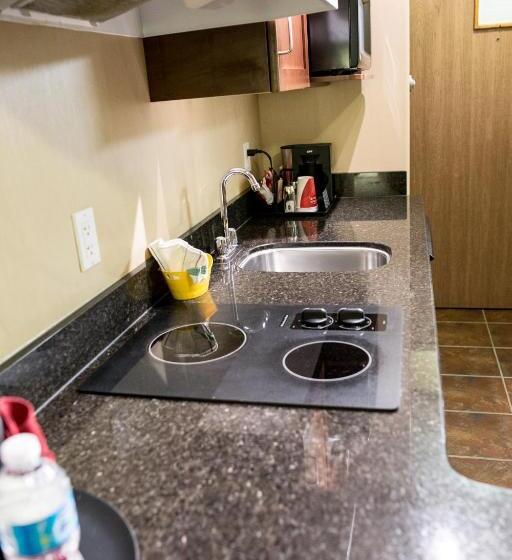 جناح, Merit Hotel & Suites