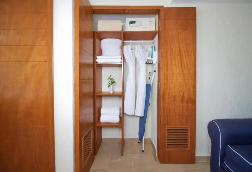 キングサイズベッドのスタンダードルーム, Plaza Pelicanos Grand Beach Resort All Inclusive