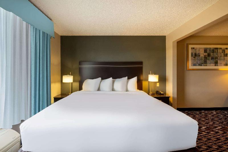 غرفة قياسية سرير كينج, Wingate By Wyndham Gillette Near Camplex