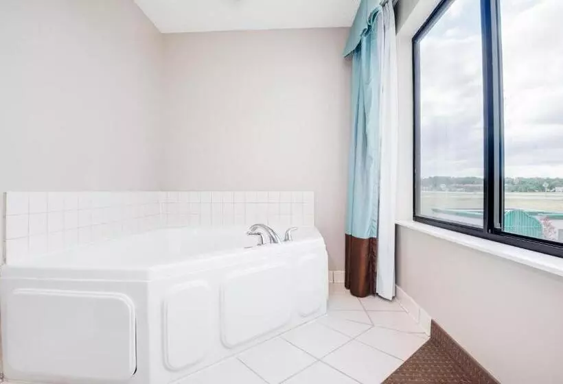 デラックススイート, Wingate By Wyndham Gillette Near Camplex