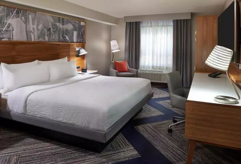 キングサイズベッドのスタンダードルーム, Four Points By Sheraton Vaughan