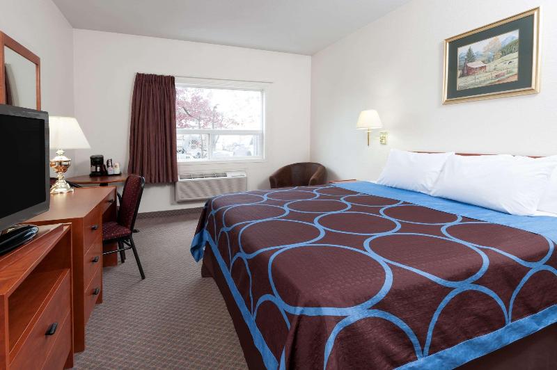 キングサイズベッドのスタンダードルーム, Super 8 By Wyndham Edmonton/west