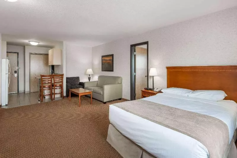 اتاق استاندارد با تخت بزرگ, Super 8 By Wyndham Grande Prairie