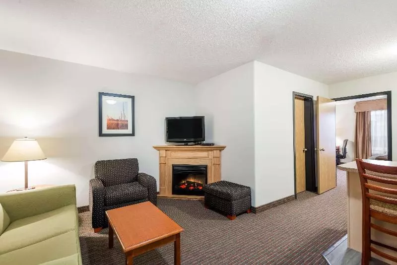 اتاق استاندارد با تخت بزرگ, Super 8 By Wyndham Grande Prairie